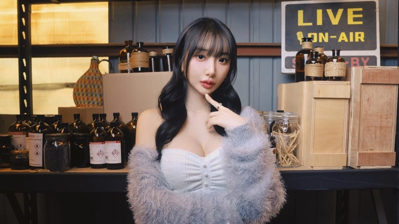 末日降临:被美女们关进避难所